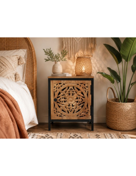 Table de Chevet en Bois de Manguier Sculpté – Esprit Bohème Chic DESCRIPTION COURTE