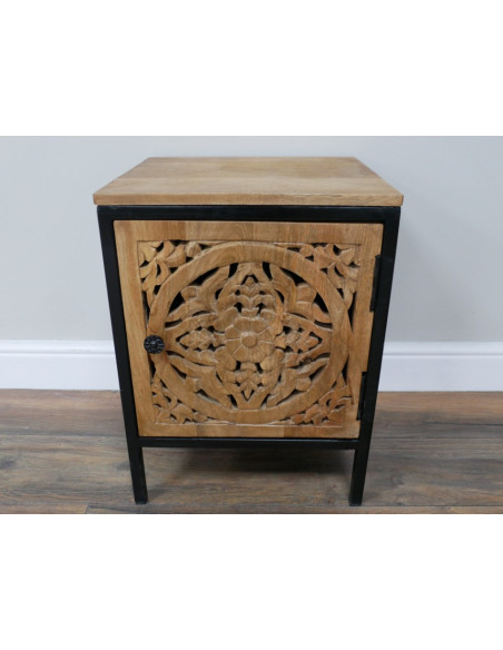 Table de Chevet en Bois de Manguier Sculpté – Esprit Bohème Chic DESCRIPTION COURTE