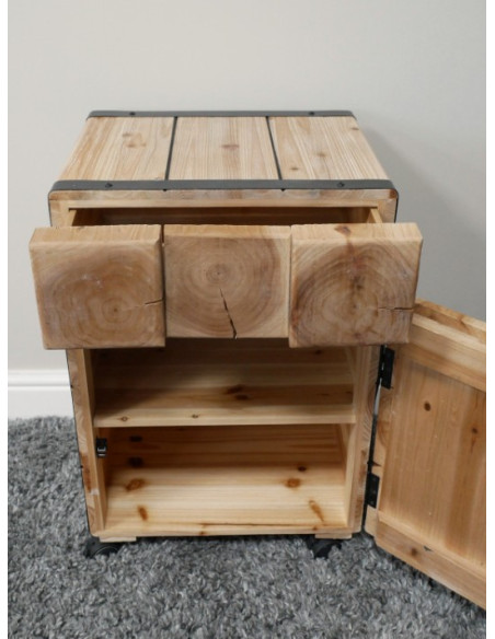 TABLE DE CHEVET RELIEF EN BOIS DE SAPIN