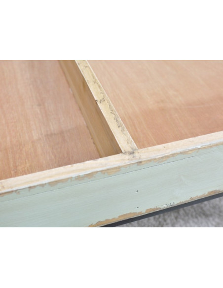 TABLE BASSE VITRINE À COMPARTIMENTS SUR ROULETTES