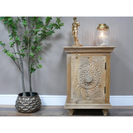 Armoire Sculptée en Bois de Manguier