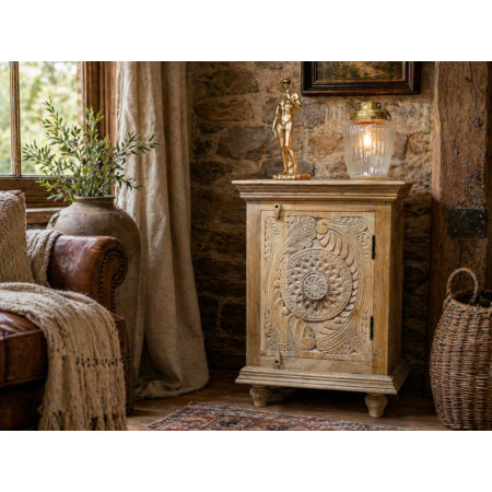 Armoire Sculptée en Bois de Manguier