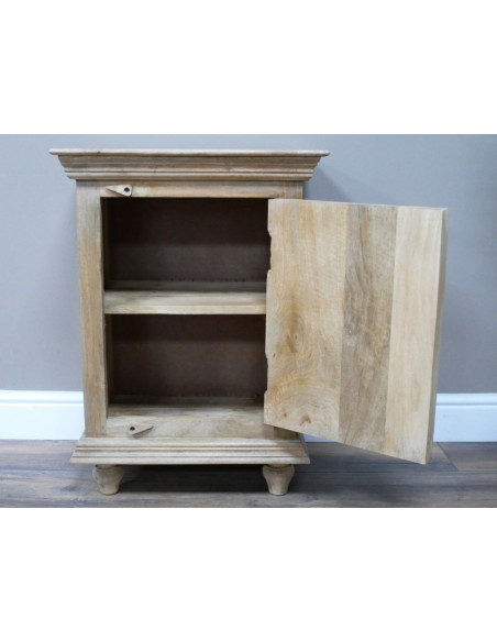 Armoire Sculptée en Bois de Manguier