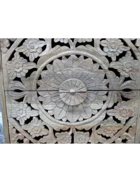 Table de Chevet Sculptée en Bois de Manguier