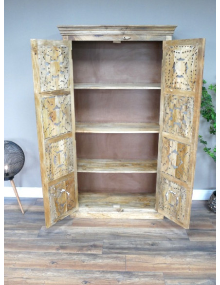 Armoire Sculptée Ajourée en Bois de Manguier