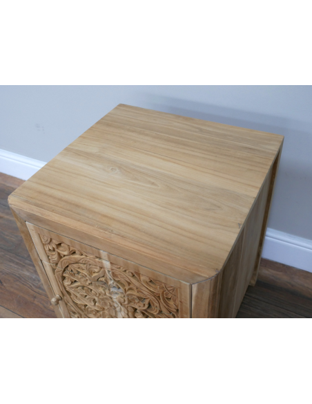 Table de chevet en teck sculpté avec tiroir – Ouverture à droite – 55 cm