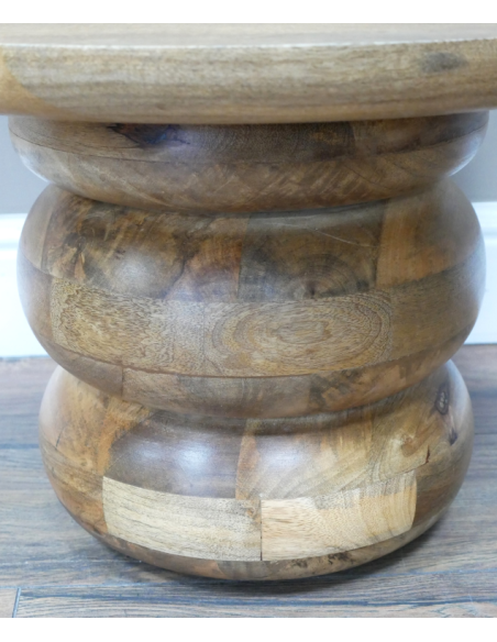 Table d'appoint ronde en manguier au pied sculptural – 51 cm