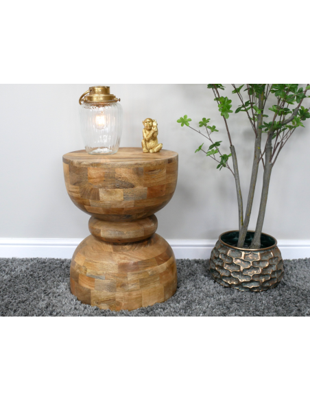 Table d'appoint en manguier au pied sculptural – 51 cm