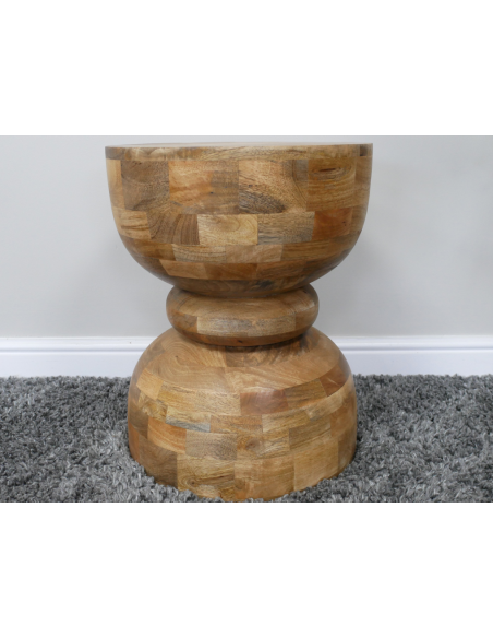 Table d'appoint en manguier au pied sculptural – 51 cm