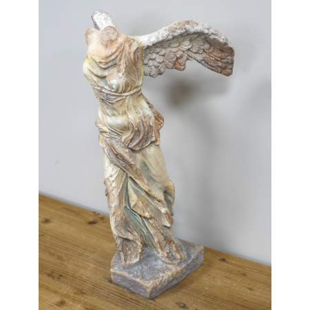 Statue femme ailée effet vieilli –...