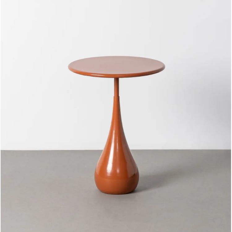 Table d'appoint terracotta en métal de 40 cm de diamètre et 46 cm de hauteur avec pied sculptural en forme de goutte
