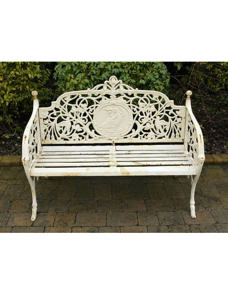 Banc de jardin en fonte blanc vieilli avec médaillon femme