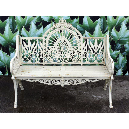 Banc en fonte finition crème vieillie... Banc en fonte finition crème vieillie...