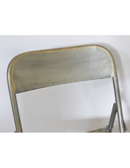 Chaise pliante en métal brossé de style Indus