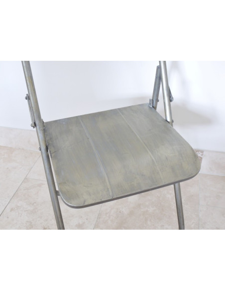 Chaise pliante en métal brossé de style Indus