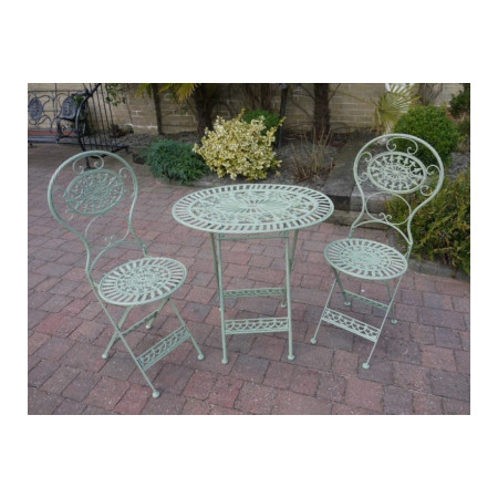 Table ovale avec deux chaises en... Table ovale avec deux chaises en...