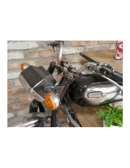 Meuble moto bar sur roulettes
